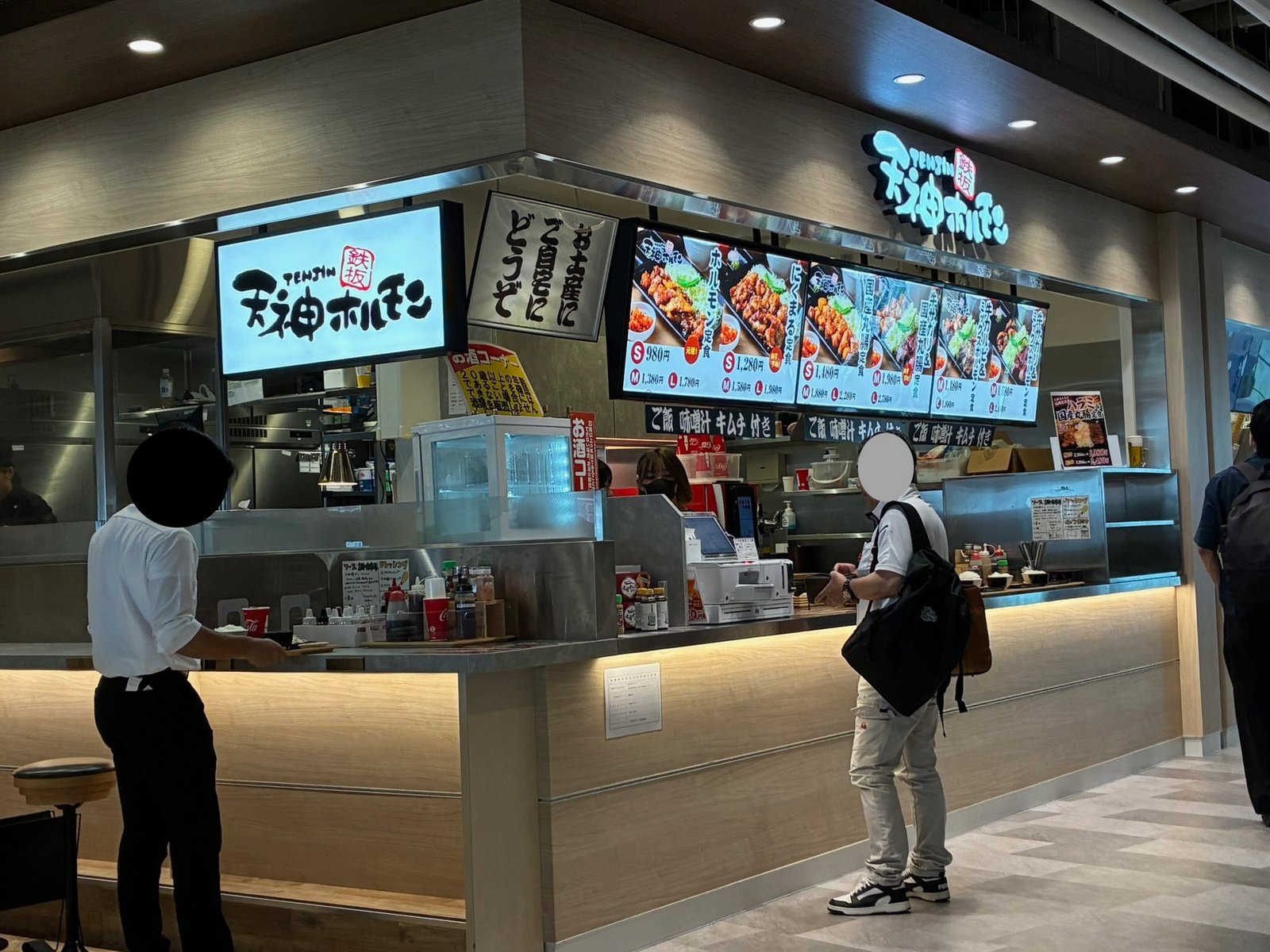 天神ホルモンの店頭