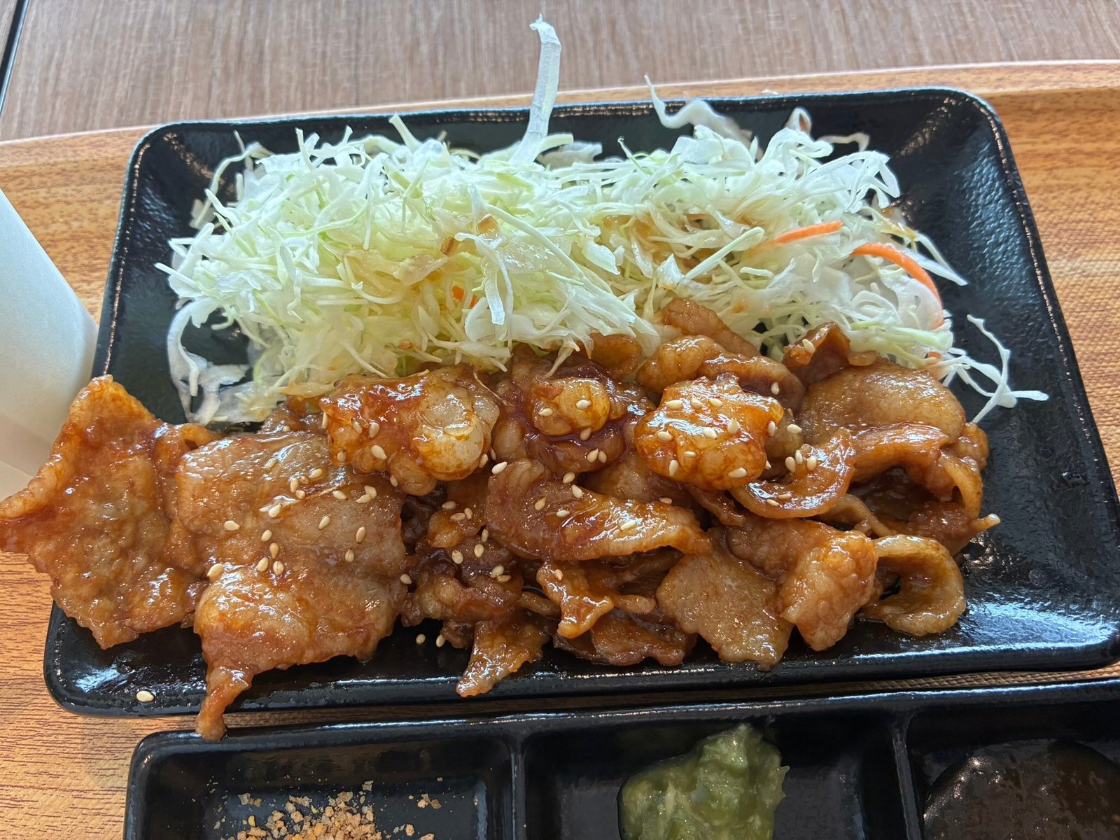 ホルモンと豚バラのミックス鉄板焼き
