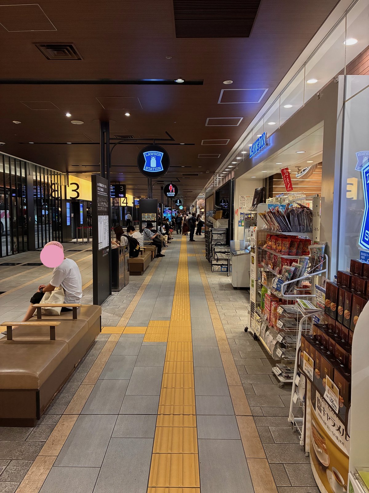 天神高速バスターミナルの構内
