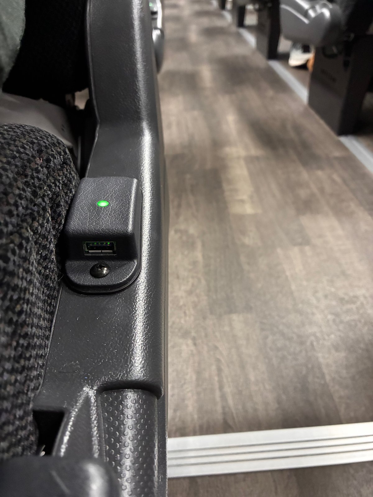 西鉄バスの座席にあるUSB電源